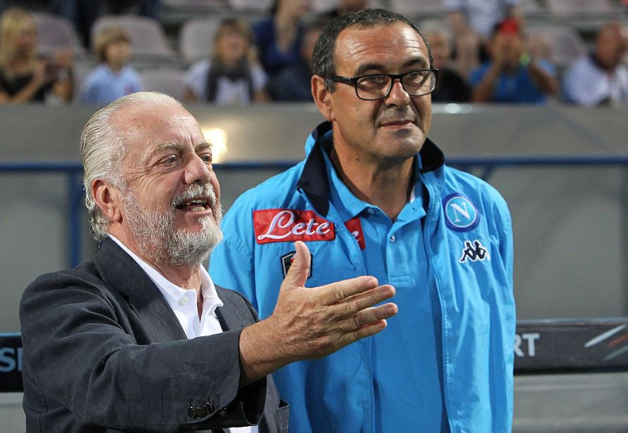 Il pari del Napoli? Una tortura per tifosi e…migranti. Intanto il profeta Sarri prepara le valigie