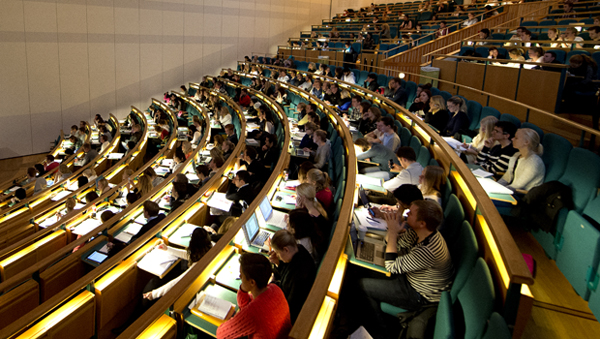 Al via anche a Napoli la laurea telematica per agenti di commercio