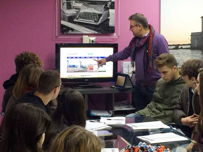 Studenti in redazione: visita dei ragazzi del liceo Torricelli alla redazione de ilmediano.it
