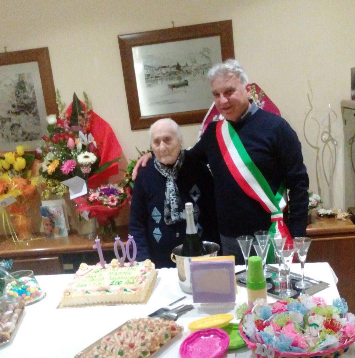 Sant’Anastasia, il Sindaco e l’amministrazione festeggiano i cento anni di Anna Spisso