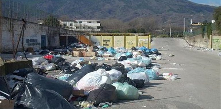 San Giuseppe Vesuviano. Ripulita via del Campo: stamane l’intervento di rimozione dei rifiuti