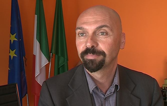 «Sindaco di Cantù oltraggioso»: due avvocati di Pomigliano lo querelano