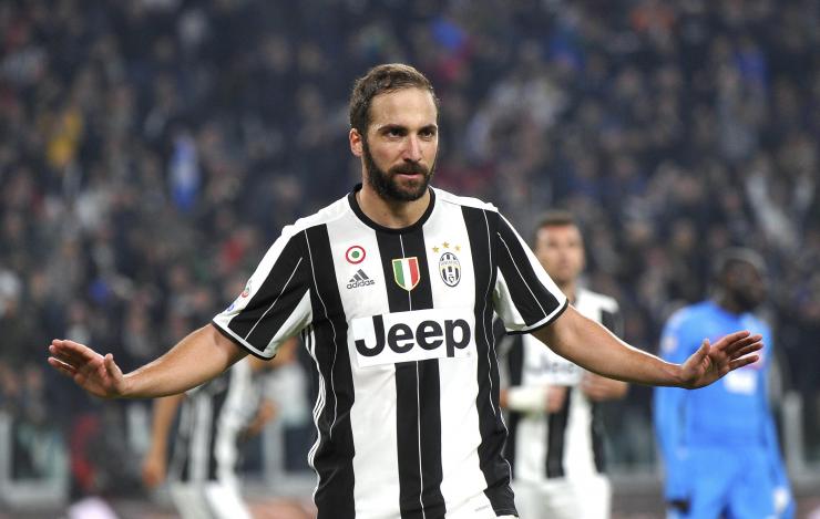gonzalo-higuain-lattaccante-della-juventus-scelgie-di-non-esultare-dopo-la-rete-segnata-al-napoli (fonte foto internet)
