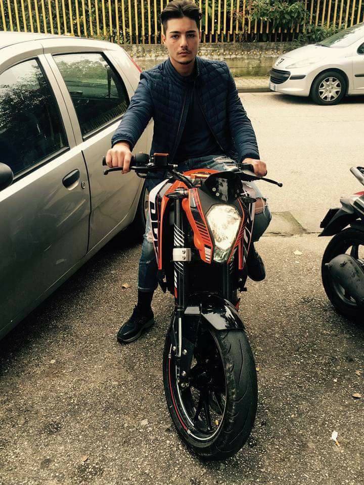 Morire sull’asfalto a 18 anni. La tragedia di Piazzolla di Nola