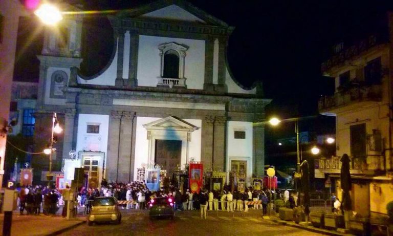 Madonna dell’Arco, cittadella blindata per Pasqua e Lunedì in Albis: De Luca chiude la frazione per tre giorni