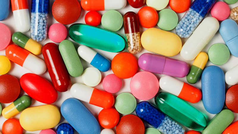 Napoli, maxi sequestro di farmaci venduti per strada