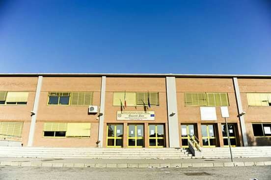 “Fuori scuola non ci sentiamo al sicuro”: nuovo appello degli studenti del “Siani” di Casalnuovo