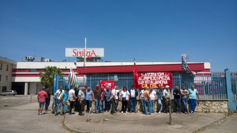 Sit-in al Salumificio Spiezia: “State zitti o salta il corteo”, lavoratori ammutoliti dal delegato sindacale