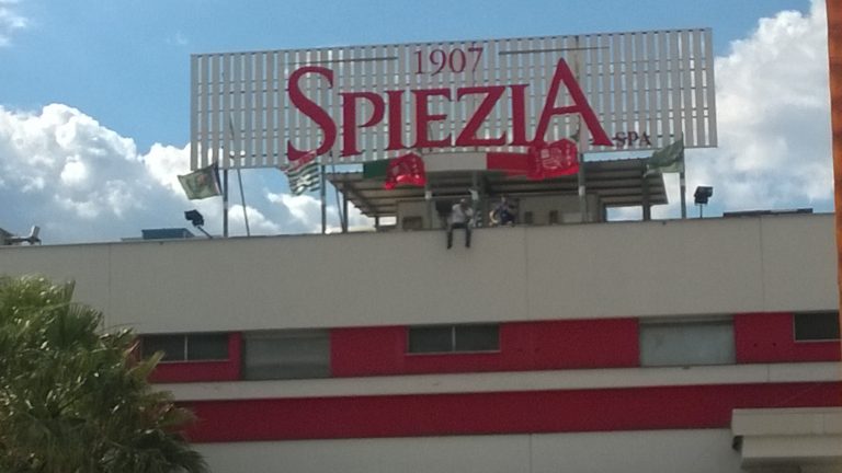 Scesi dal tetto i due operai del Salumificio Spiezia