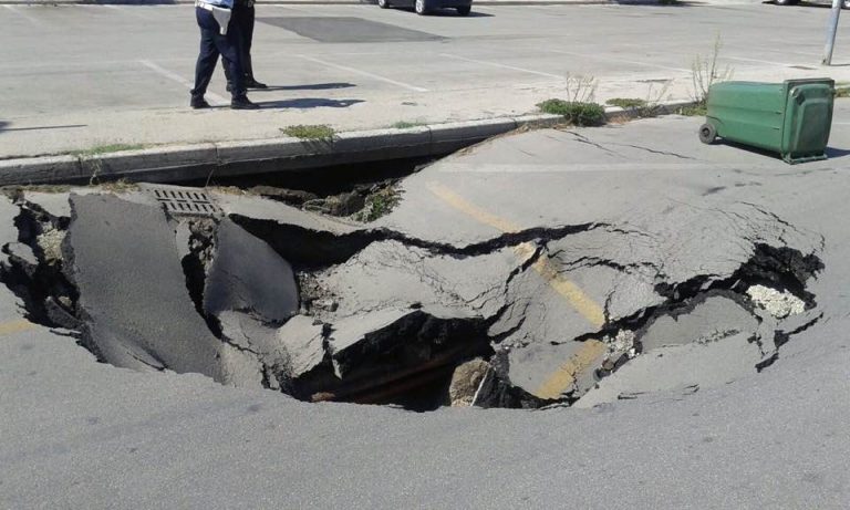 Casalnuovo, ennesima voragine: manca una mappa del pericolo