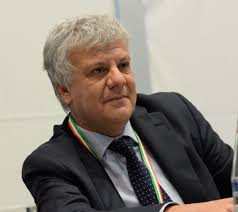 Campania, emergenza roghi. Galletti: “Napoli non merita ciò”