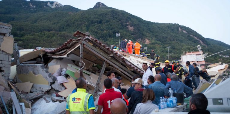 Terremoto Ischia, il vicino della famiglia travolta: “Non costruite, qui è zona sismica”