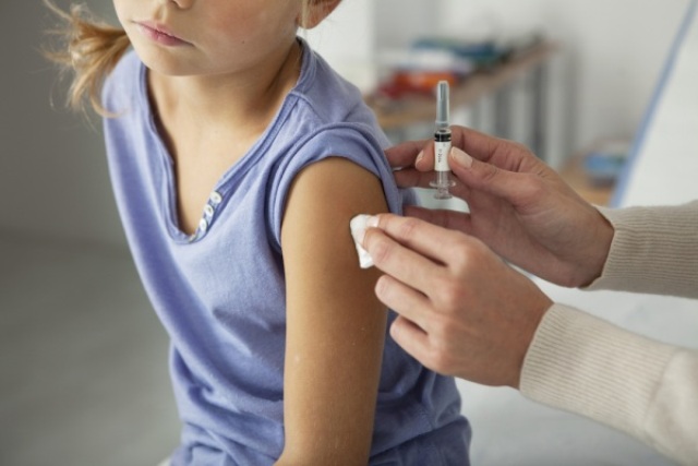 Vaccini anche agli adolescenti, si attende l’ufficialità dell’EMA