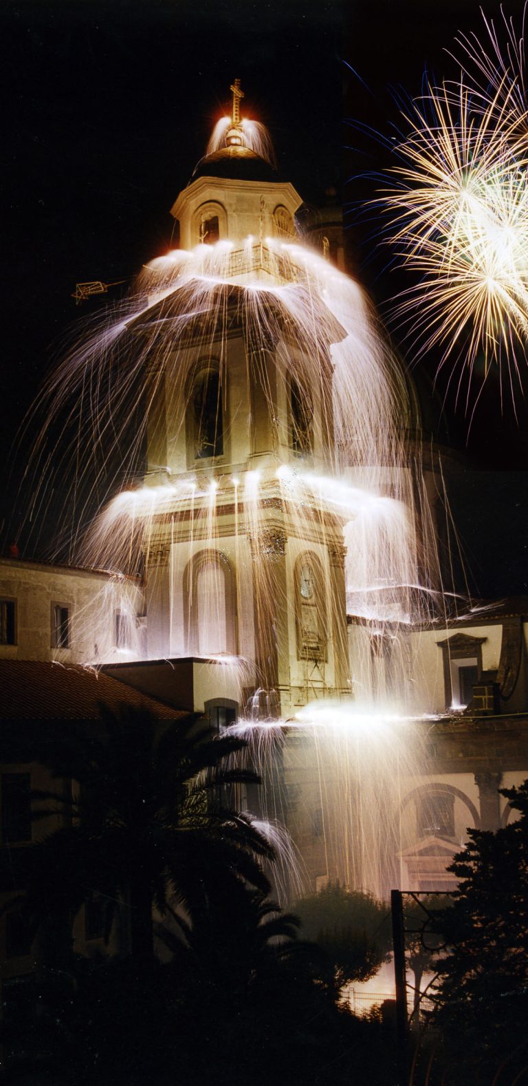 Madonna dell’Arco, Festa dell’Incoronazione e incendio simulato al campanile