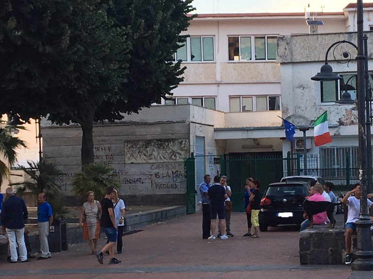 Somma Vesuviana, topi a scuola, il sindaco la chiude per una settimana