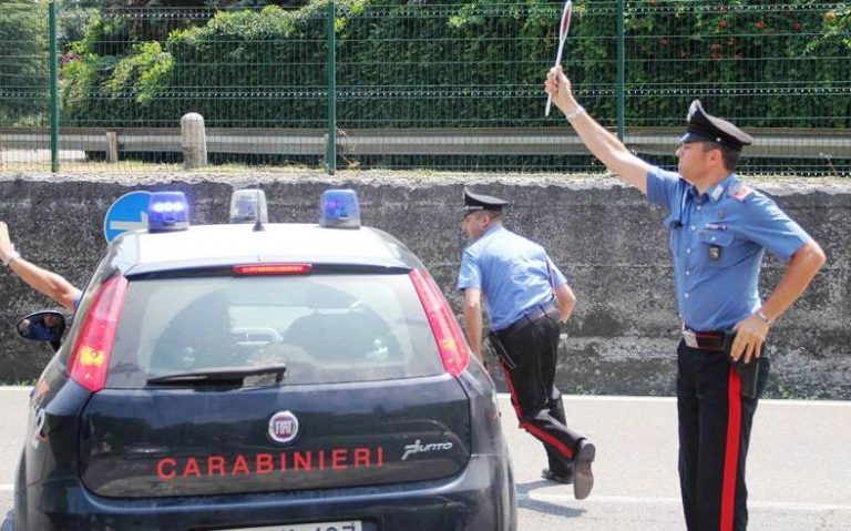 Pomigliano, i clan arruolano ragazze insospettabili per spacciare crack. Due in manette