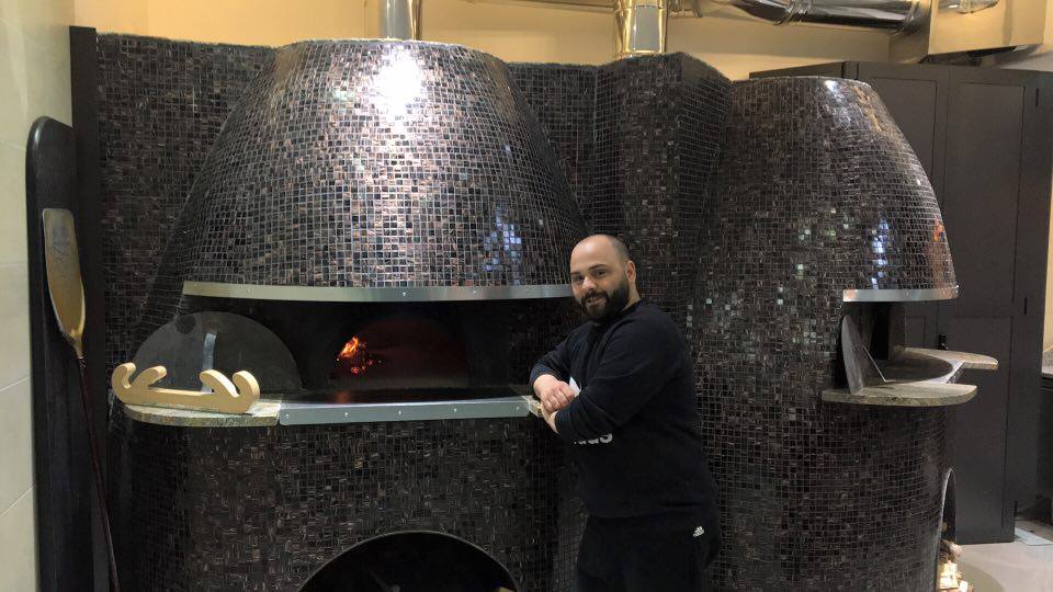 Gli incendiarono la pizzeria di Acerra. Ora 4 furti in poco tempo. La vittima: «Basta, penso di andare via »