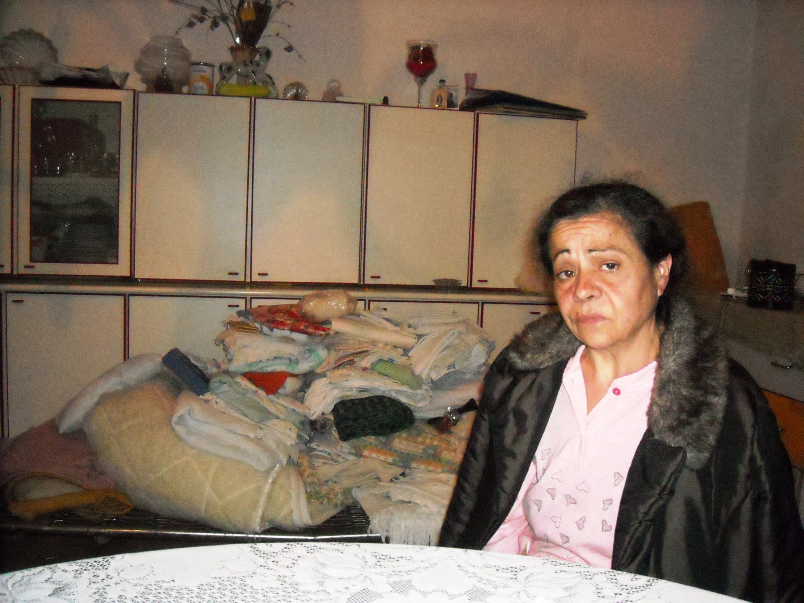 Pomigliano, la vittima, Carmela Guadagni, nella casa messa a soqquadro dai rapinatori