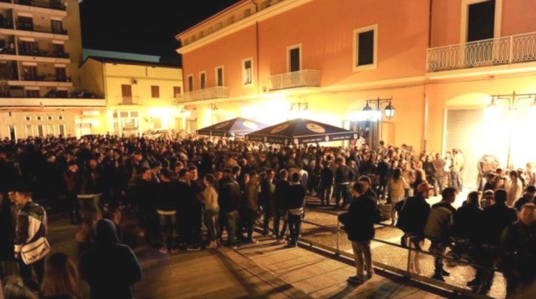 Covid 19, in Campania locali chiusi alle 23,00 durante la settimana e alle 24,00 nel weekend
