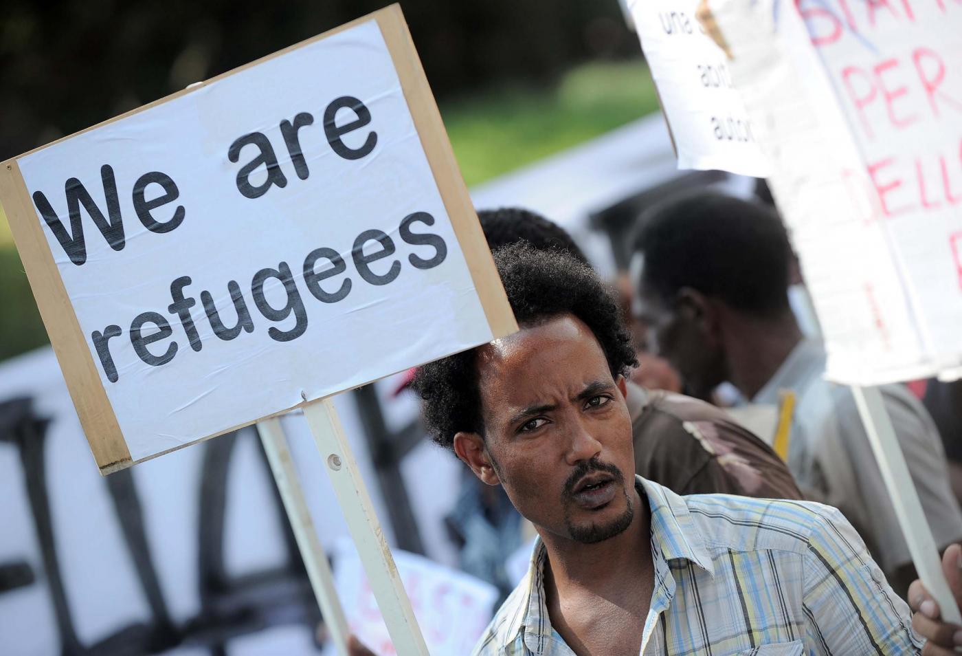 I rifugiati a Pomigliano: c’è chi non li vuole e CasaPound gongola. Ma scendono in campo i giovani della sinistra