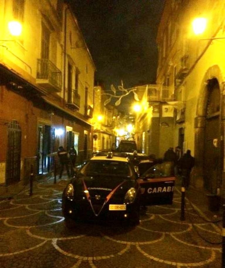 La sfida dei clan di Acerra: bomba esplode nei pressi del feretro di don Riboldi. Mocerino: « Mobiliterò la commissione anticamorra »