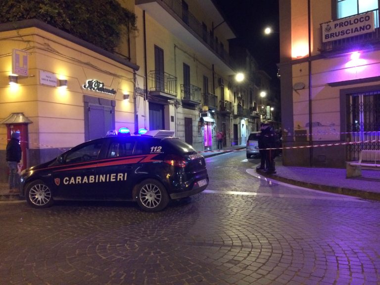 Agguato di camorra a Brusciano: due feriti, uno colpito per errore