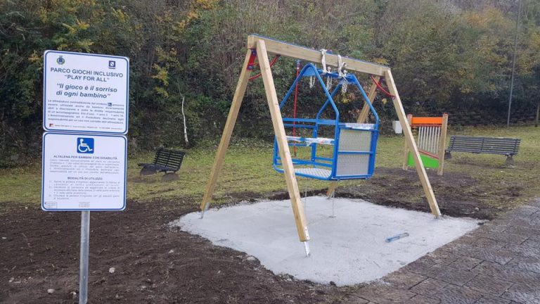 Ottaviano, a Palazzo Mediceo giardini sempreverdi e giostrine “play for all”