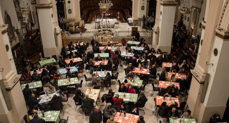“La tavola della speranza”: a Marigliano una cena per gli indigenti