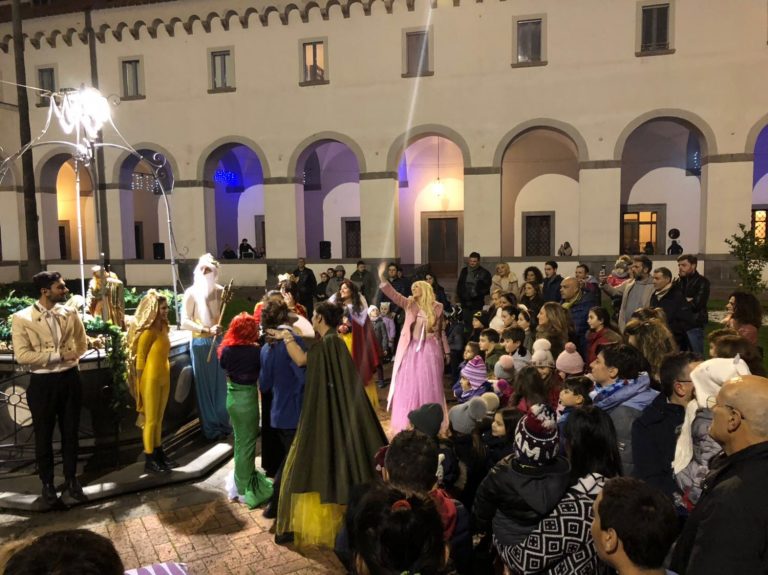 Madonna dell’Arco, si conclude “Natale sotto l’Arco”: bimbi entusiasti per le fiabe nel chiostro