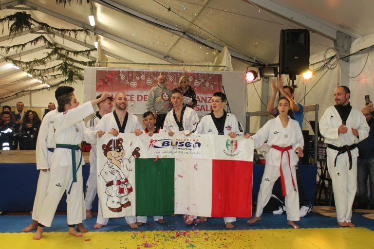 Somma Vesuviana. Lo spettacolo in piazza del Busen Club Marino