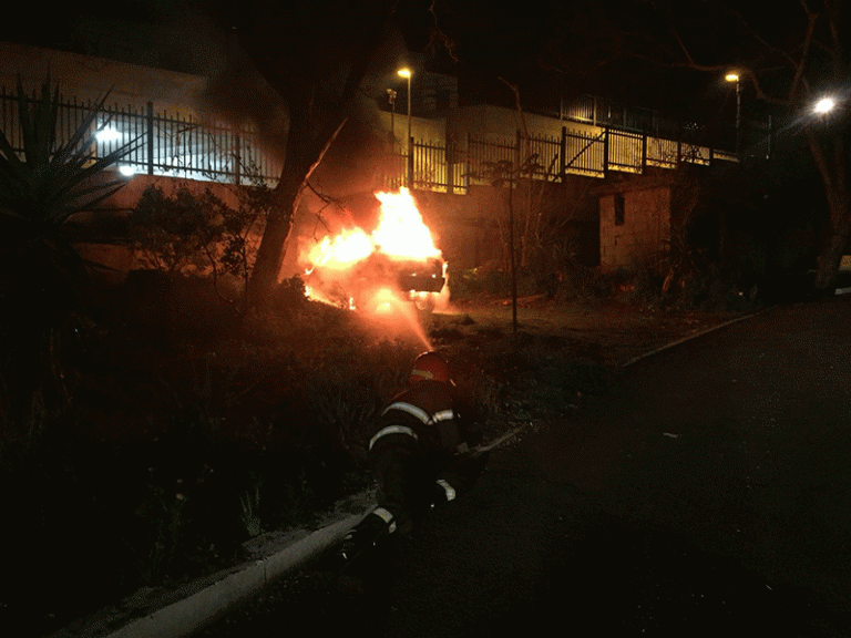 Somma Vesuviana, auto in fiamme in via Colonnello Aliperta