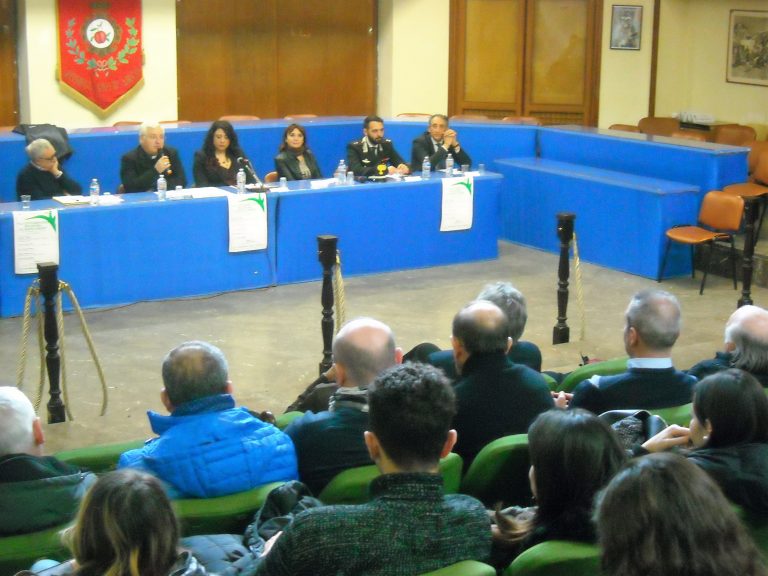 Baby gang: preside mostra ai genitori gli insulti whatsapp. E il vescovo incontra i ragazzi