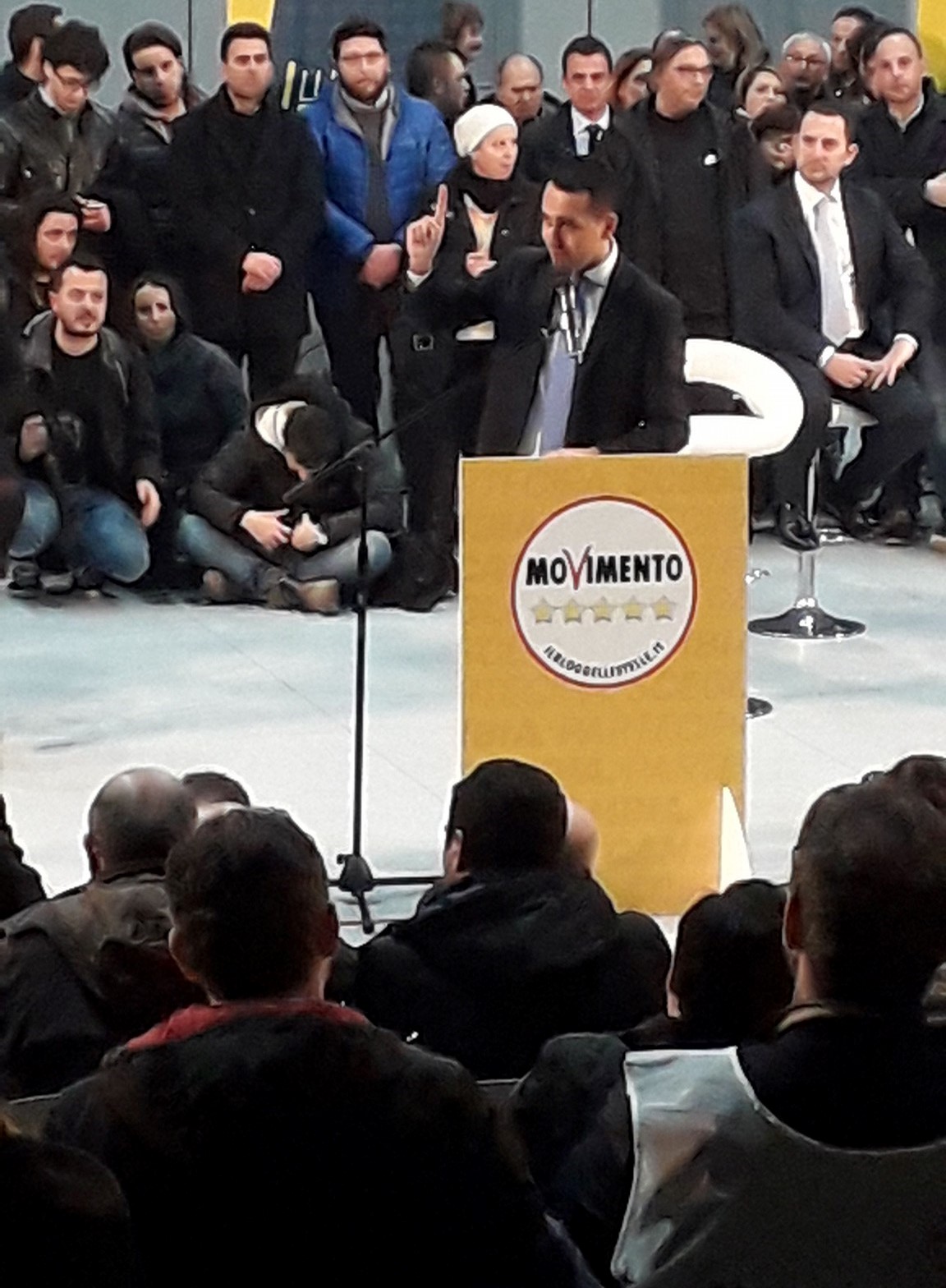 In migliaia da Di Maio a Pomigliano: “Per fare il governo o si passa da noi o non si fa”