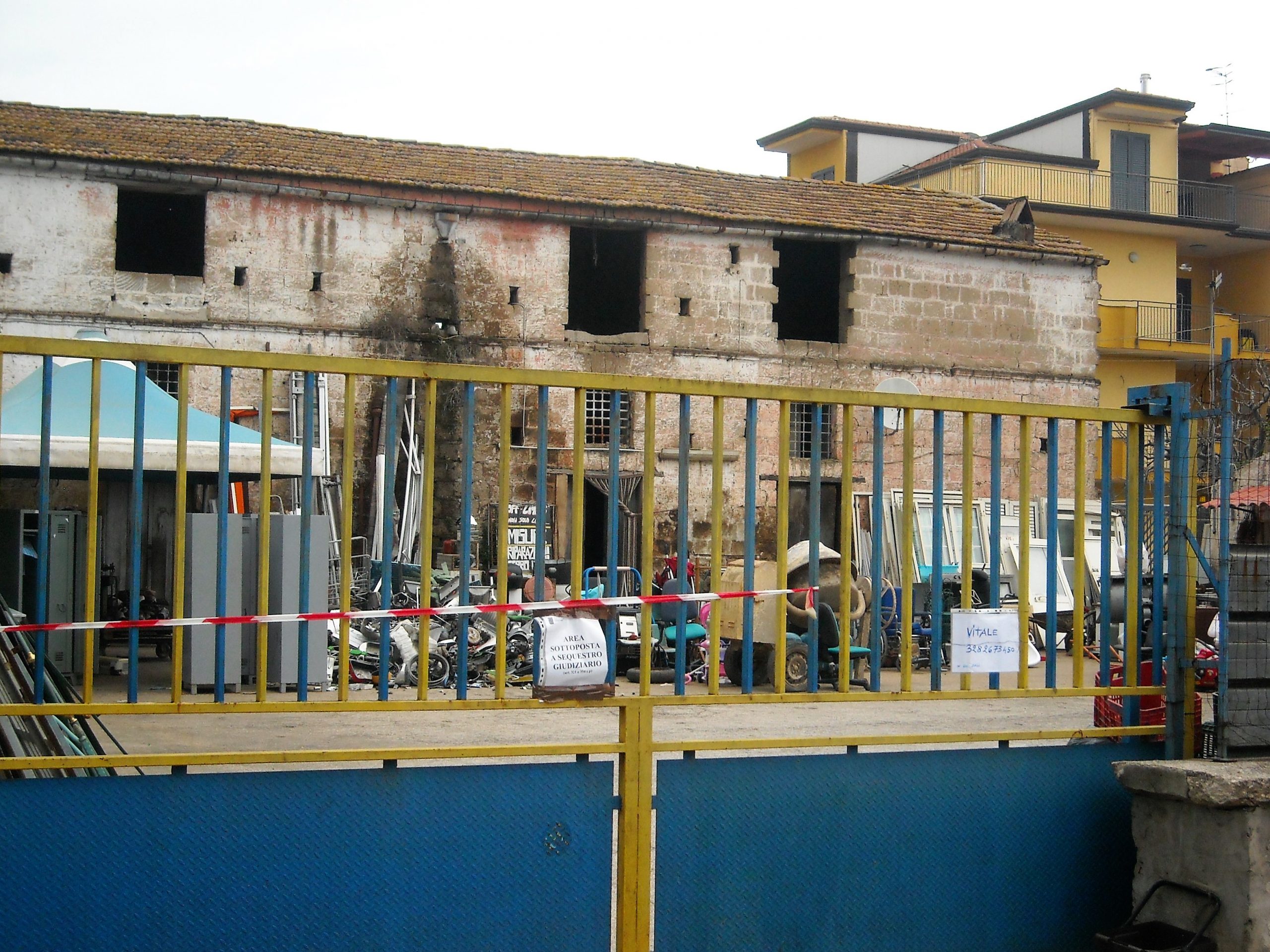 il sequestro di rifiuti in via Stendardo ad Acerra