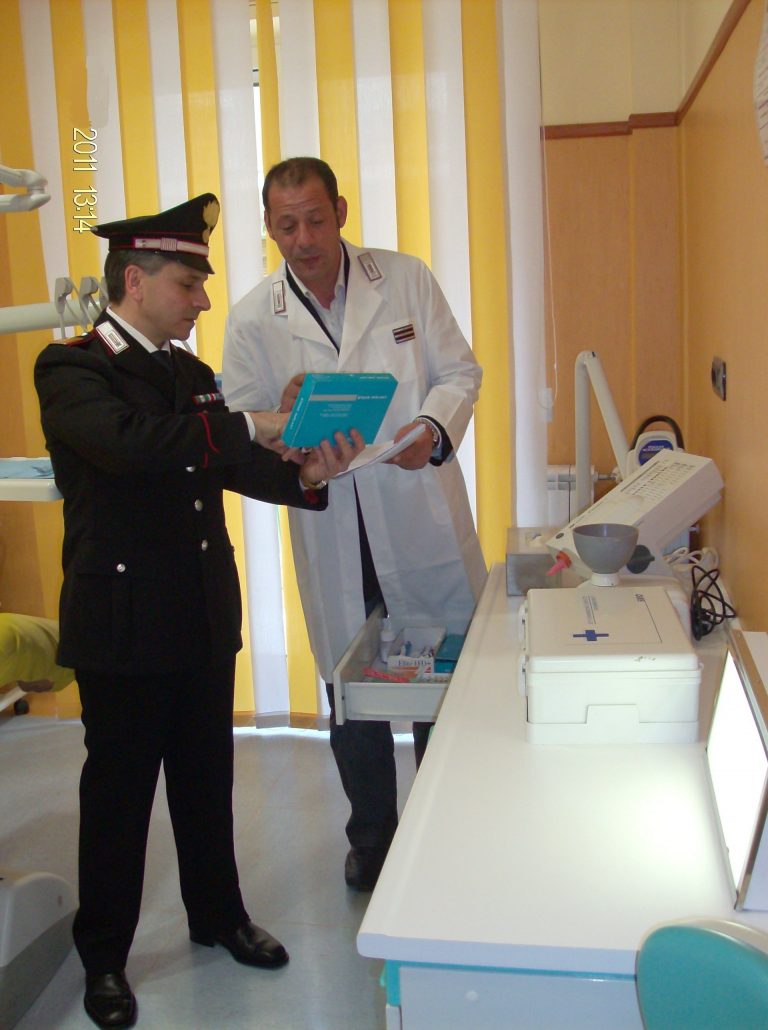 Marigliano, il dentista è laureato ma ha lo studio abusivo: i NAS sequestrano le attrezzature (foto)
