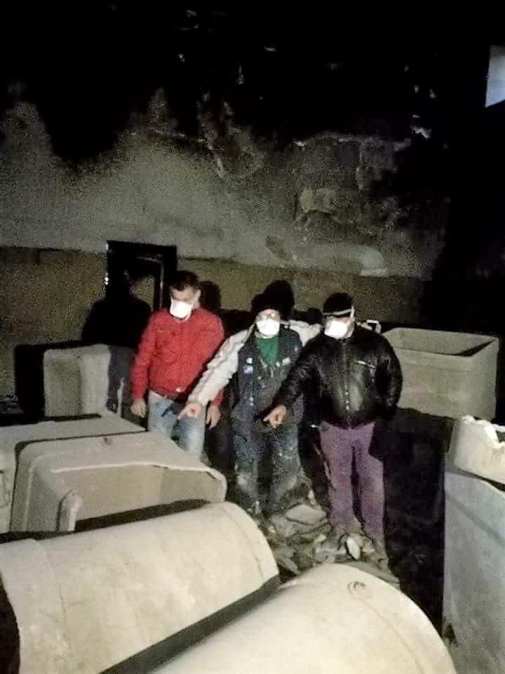 La scoperta dei disoccupati di Acerra: “la scuola più bella del mondo è una bomba d’amianto”