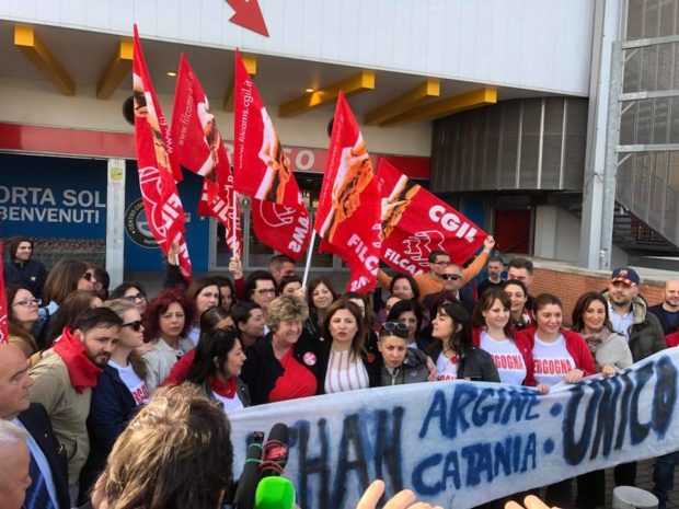 i lavoratori di Auchan Napoli Argine con Susanna Camusso