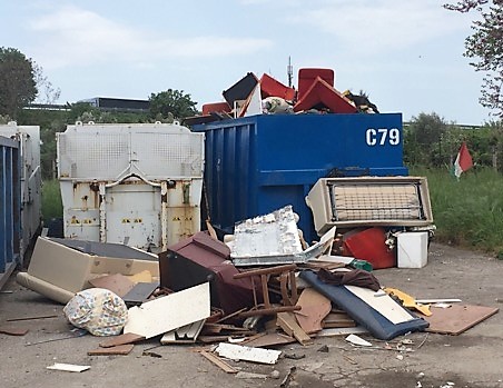 le condizioni dell'isola ecologica di Acerra