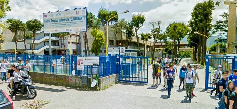Gli esami di Stato nel polo industriale: tra speranza di lavoro e carenze croniche
