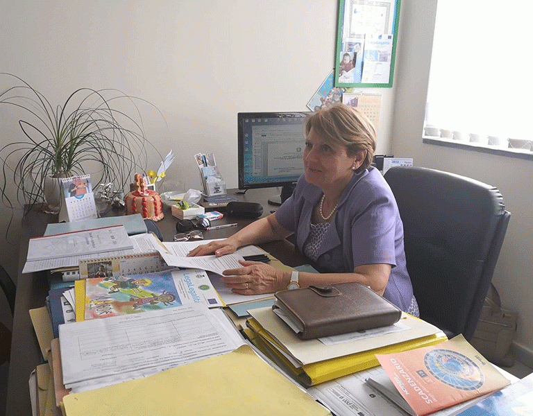 Somma Vesuviana, dopo ventiquattro anni la dirigente Rosaria Cetro saluta la sua scuola