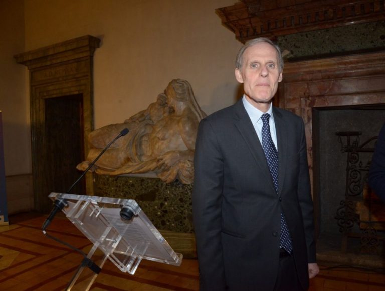 Mostra internazionale al MANN: l’ambasciatore di Francia visita la Leonardo e il municipio di Pomigliano
