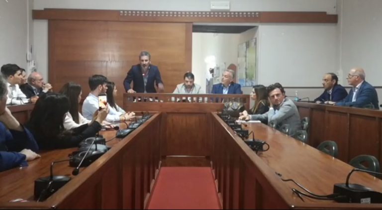 Somma Vesuviana, cerimonia in consiglio comunale per la cittadinanza onoraria a Mauro Seraponte