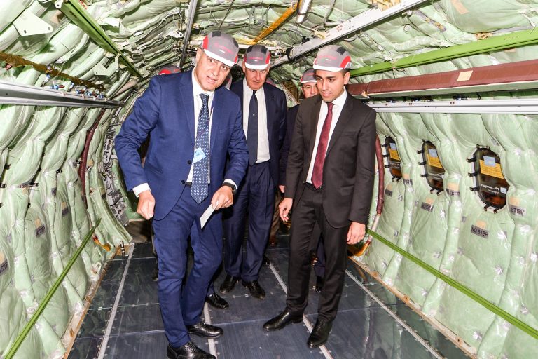 La prima volta di un ministro alla Leonardo di Pomigliano. Di Maio: “La sosterremo”