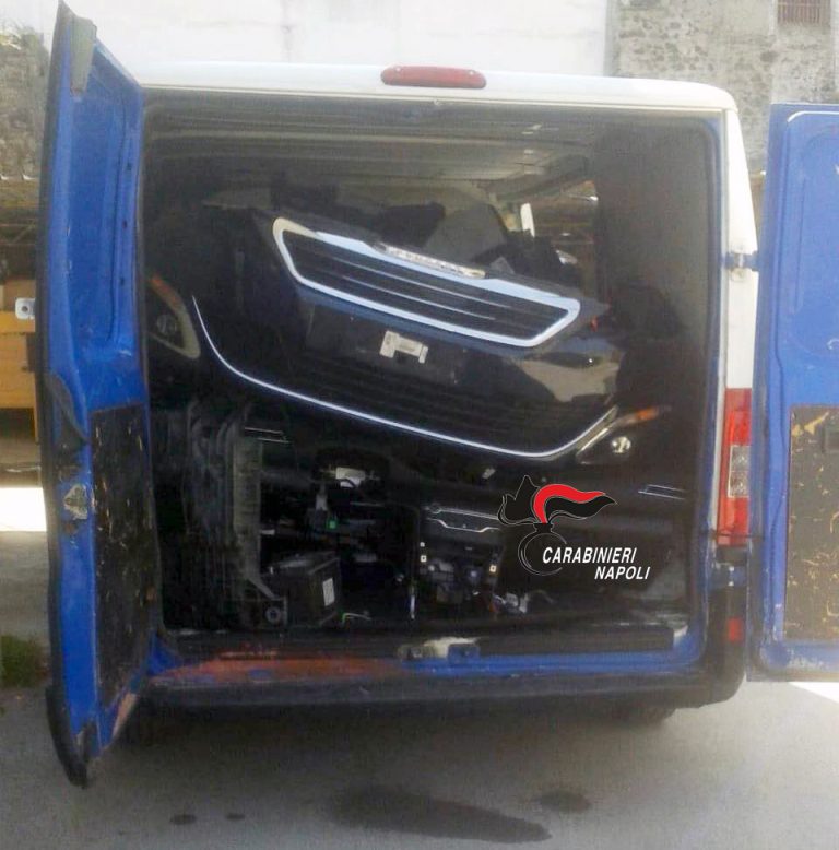 Ottaviano, scoperto centro per riciclaggio auto usate: arrestati due responsabili