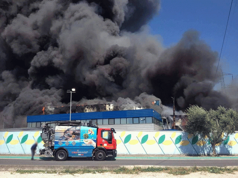 Somma Vesuviana, misure cautelari per l’incendio presso lo stabilimento Ambiente  di San Vitaliano 