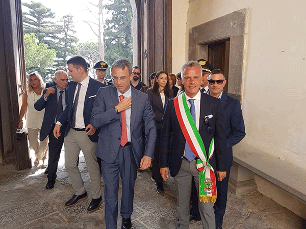 Ottaviano, telecamere nel parco, il sindaco Capasso: “ora si faccia luce sui roghi e sui danni alla salute dei cittadini”