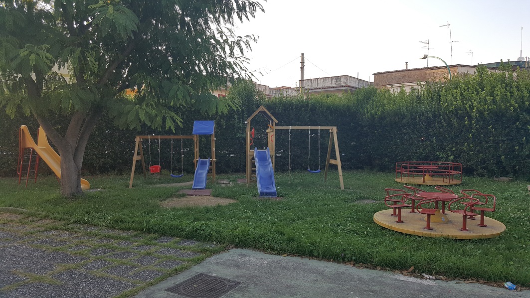 Mariglianella. Installazione di nuove giostrine della Scuola dell’Infanzia