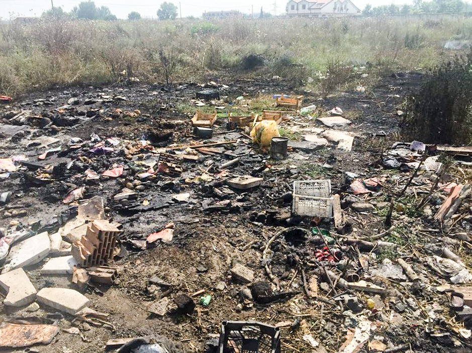 Terra dei Fuochi, un altro incendio d’immondizia: in fiamme enorme discarica abusiva ad Acerra. Indifferenza generale