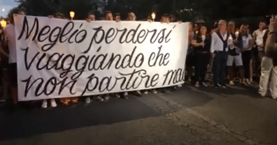 Tragedia di Genova, Torre del Greco ricorda le sue vittime con una fiaccolata