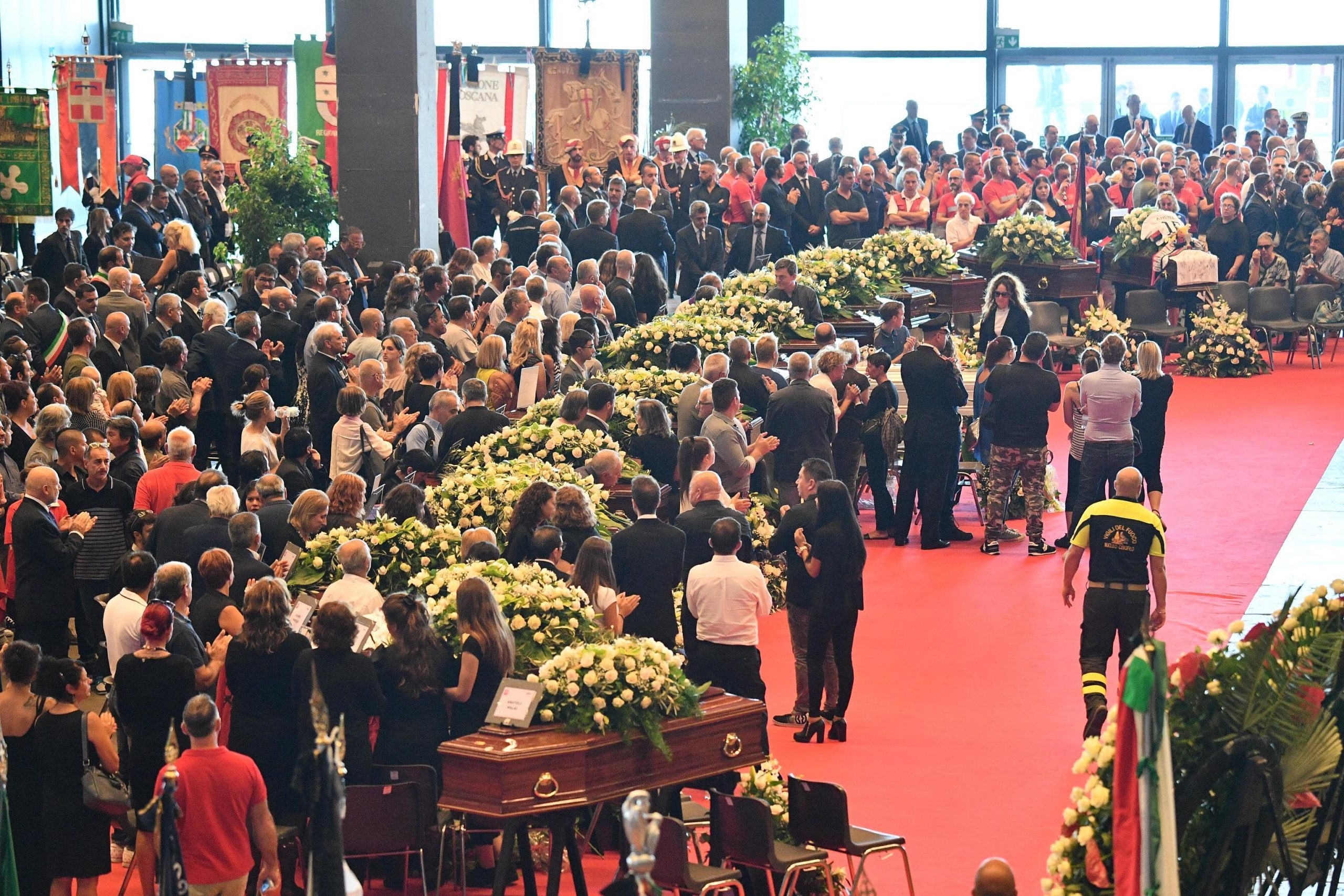 Crollo ponte Morandi, funerali di Stato. Il cardinale Bagnasco:”uno squarcio nel cuore di Genova”